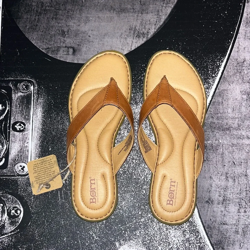 NWT Born Ciara Sandals - Picture 5 of 8